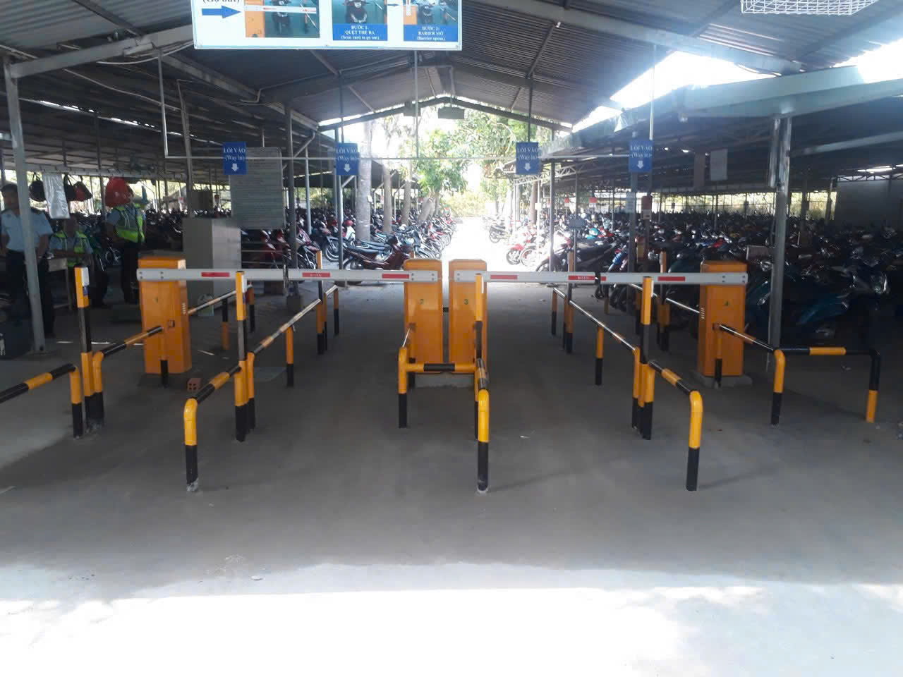 MÁY GIỮ XE THÔNG MINH - KIỂM SOÁT RA VÀO CÔNG NGHỆ RFID